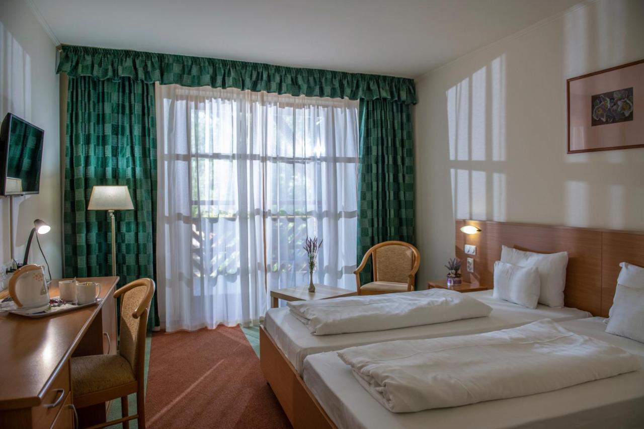 Zichy Park Hotel Bikács 外观 照片