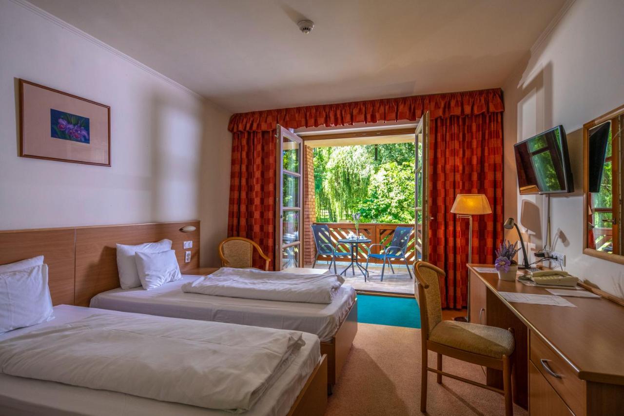 Zichy Park Hotel Bikács 外观 照片