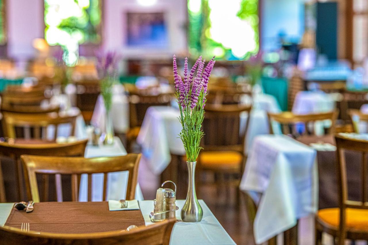 Zichy Park Hotel Bikács 外观 照片