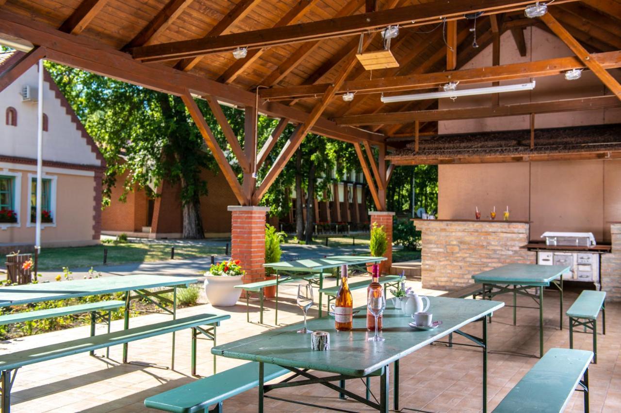 Zichy Park Hotel Bikács 外观 照片