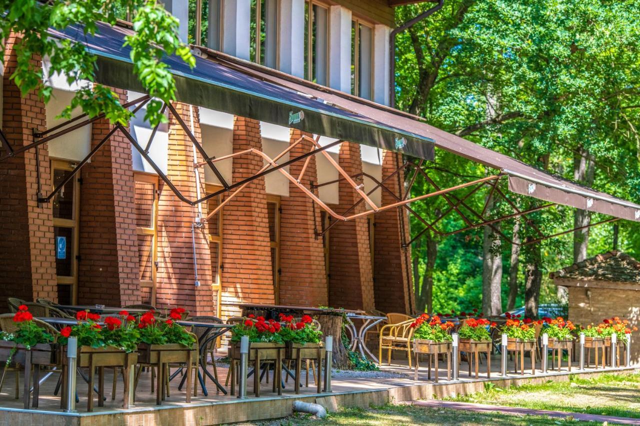 Zichy Park Hotel Bikács 外观 照片