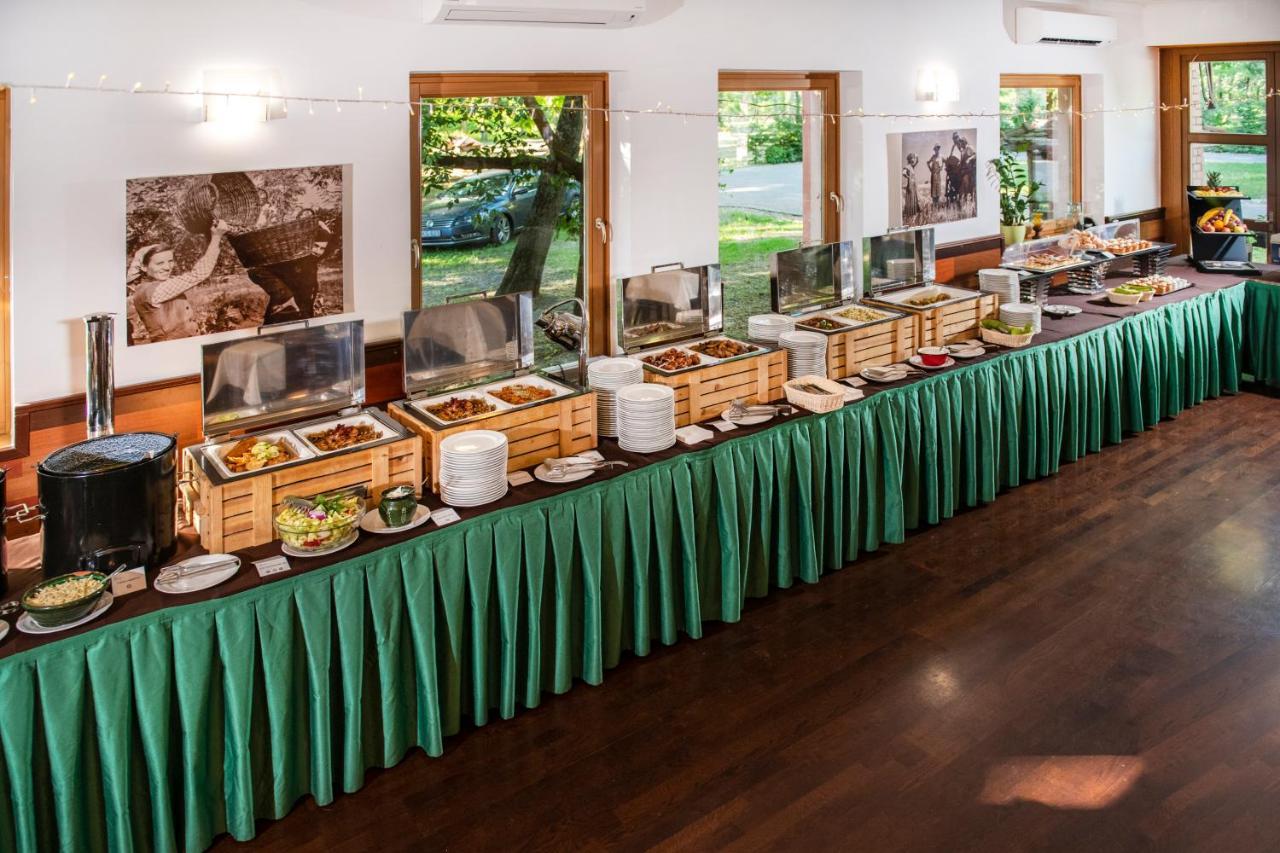 Zichy Park Hotel Bikács 外观 照片