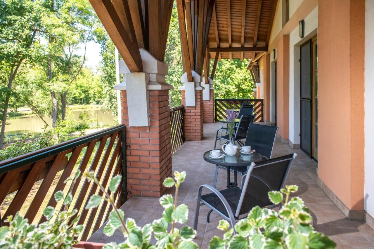 Zichy Park Hotel Bikács 外观 照片