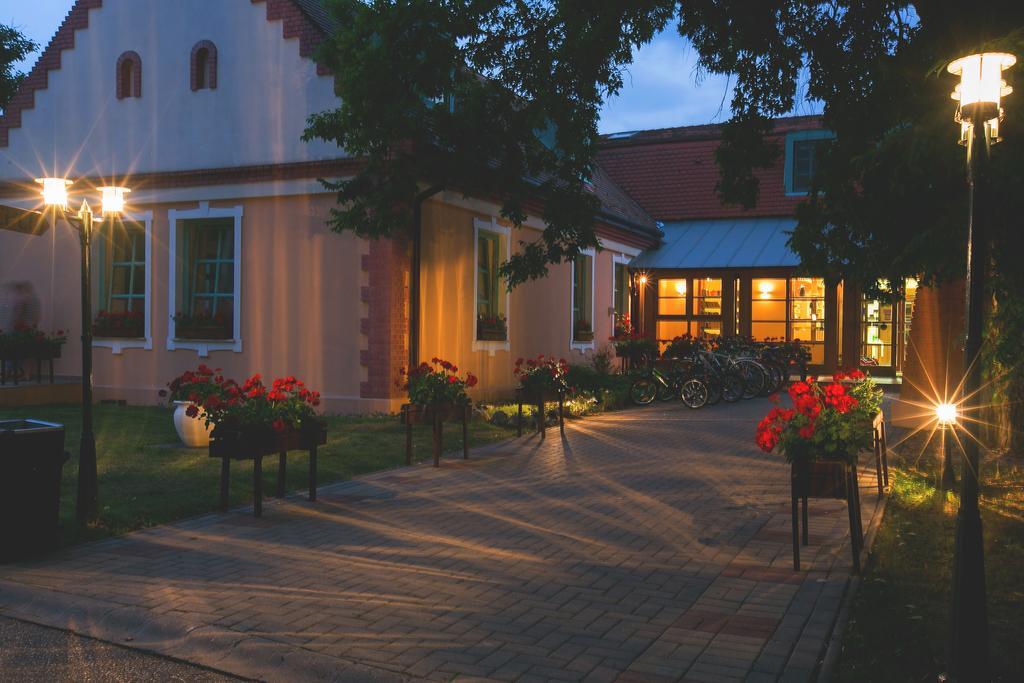 Zichy Park Hotel Bikács 外观 照片
