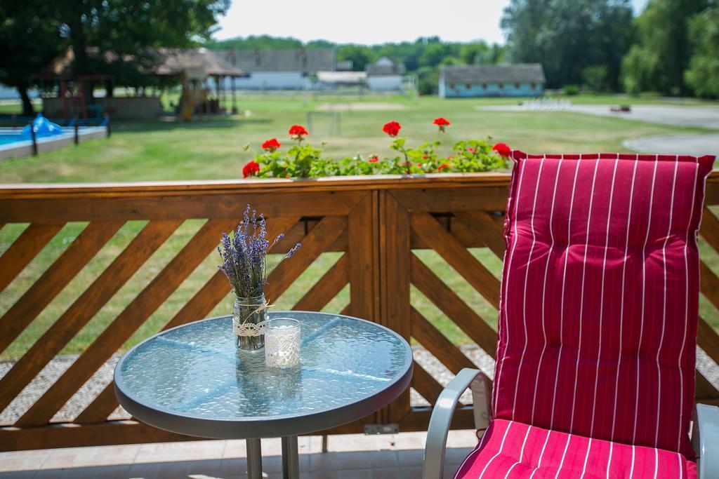 Zichy Park Hotel Bikács 外观 照片