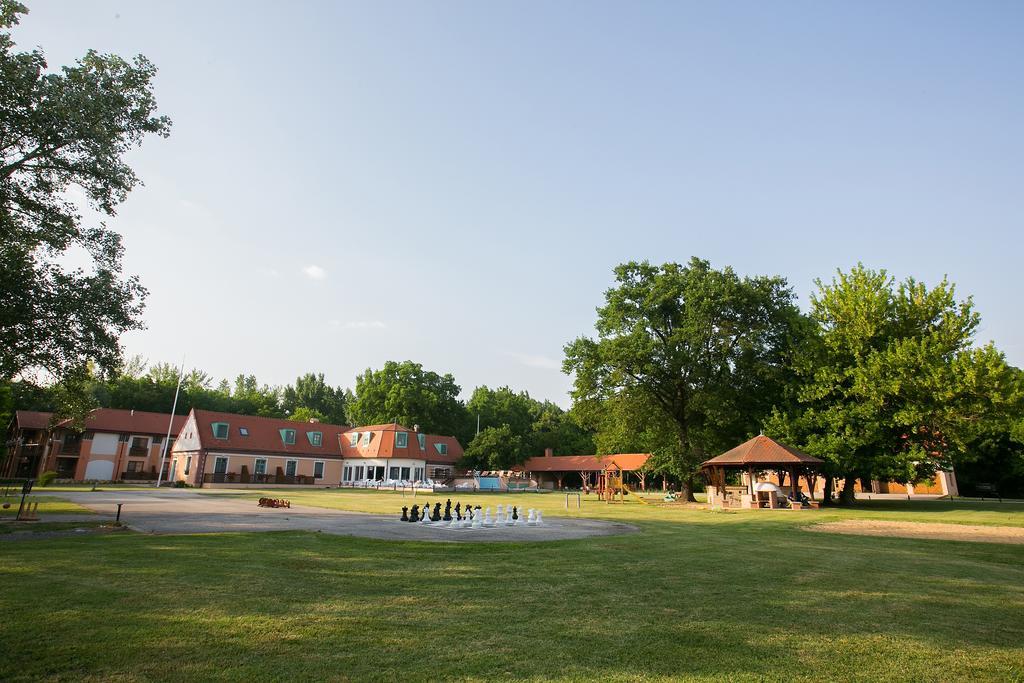 Zichy Park Hotel Bikács 外观 照片
