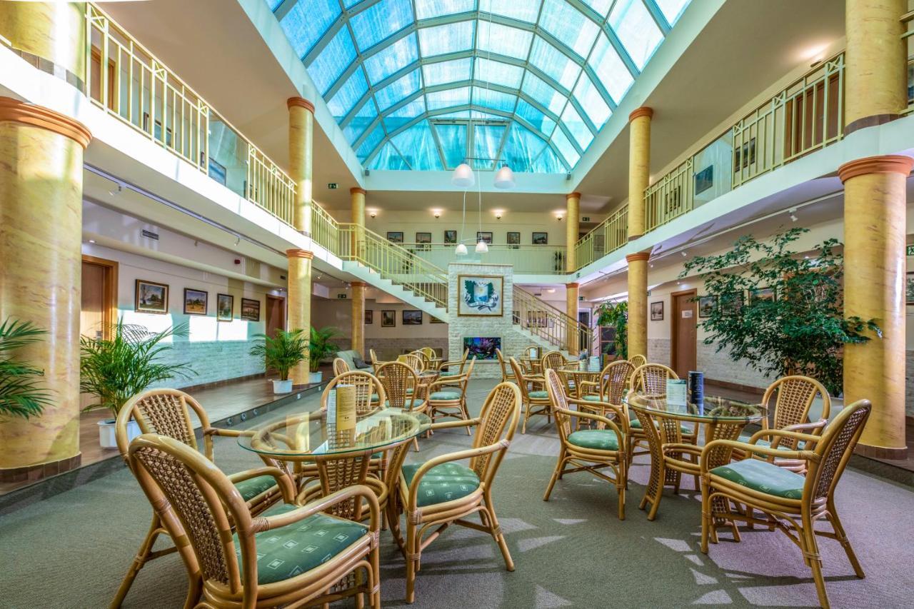 Zichy Park Hotel Bikács 外观 照片