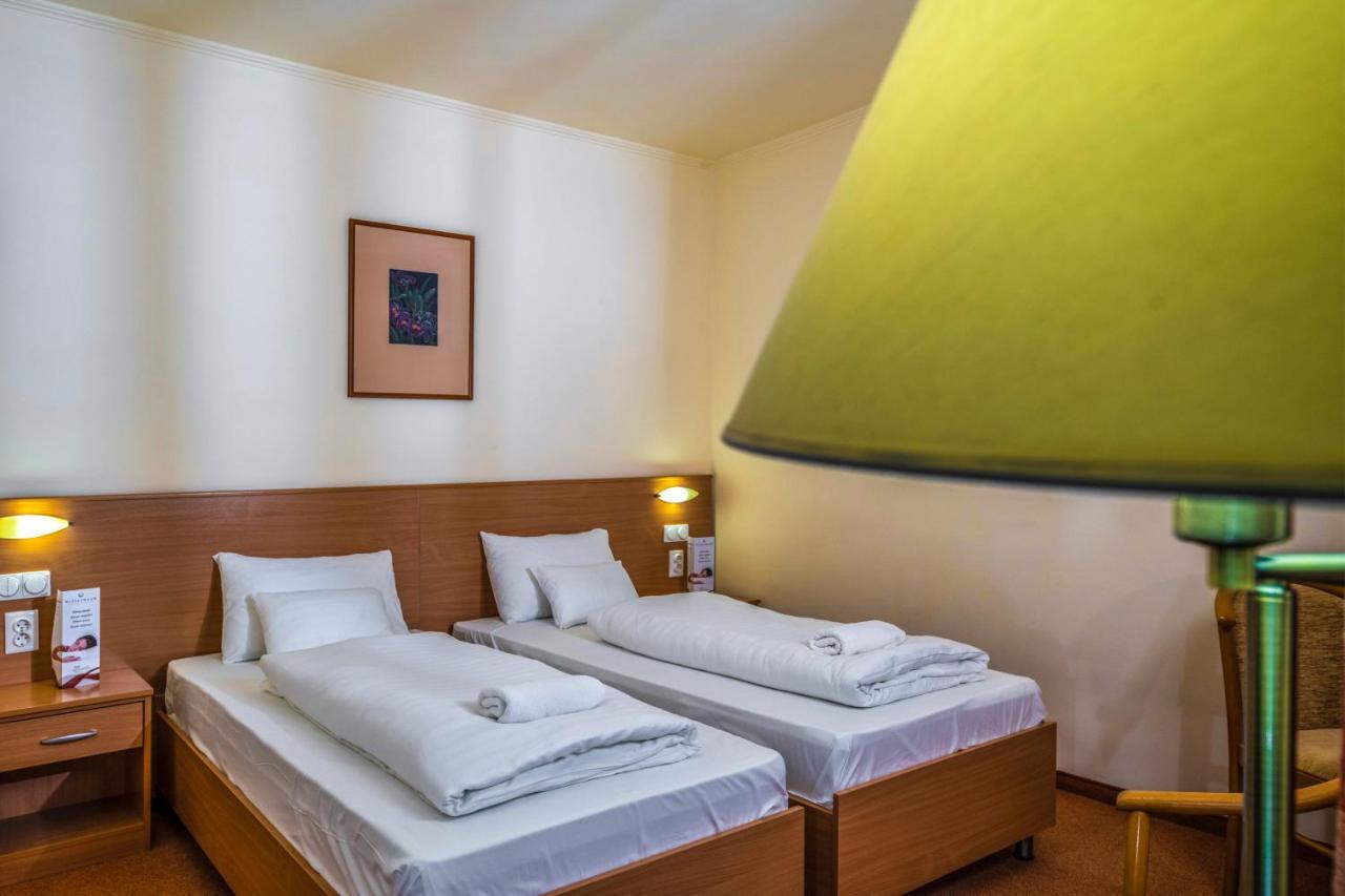 Zichy Park Hotel Bikács 外观 照片